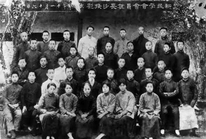 照他的儿子孙子曾孙穿越百年坐在他座位开元棋牌app这是毛主席最早3张学生(图5)