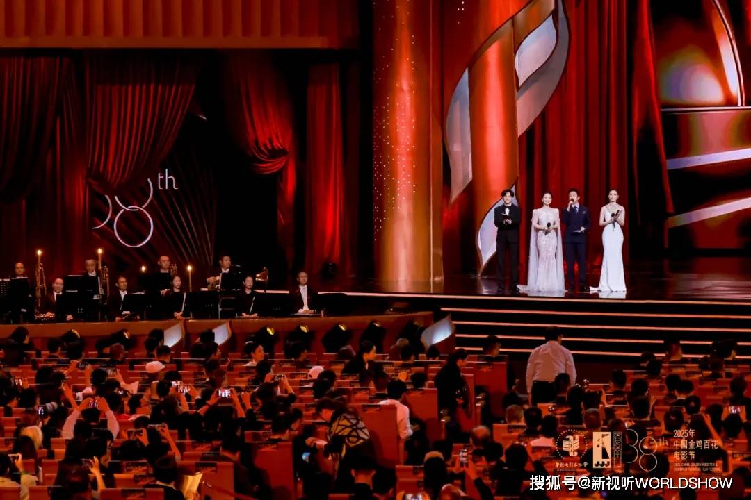 后制作:顶尖团队雕琢金鸡啼晓!开元棋牌第38届「金鸡奖」幕(图5) 后制作:顶尖团队雕琢金鸡啼晓!开元棋牌第38届「金鸡奖」幕(图5)