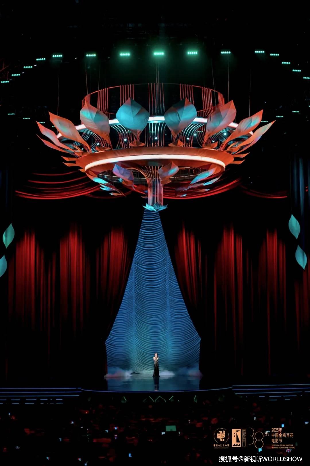 后制作:顶尖团队雕琢金鸡啼晓!开元棋牌第38届「金鸡奖」幕(图18) 后制作:顶尖团队雕琢金鸡啼晓!开元棋牌第38届「金鸡奖」幕(图18)